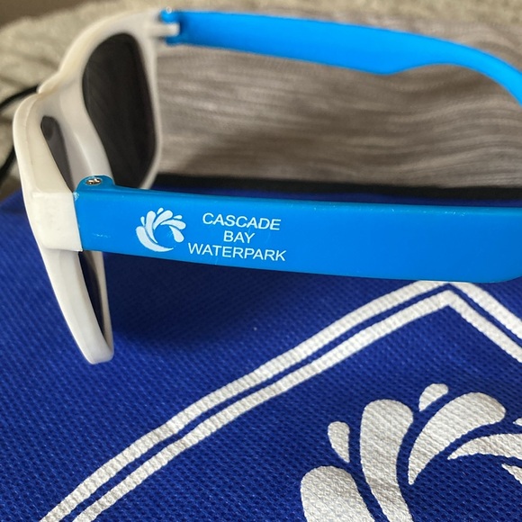 Cascade Bay Waterpark Adjustable String Backpack 🎒 + Sunglasses 😎 🏊♂️🌞 NWOT - Picture 5 of 9